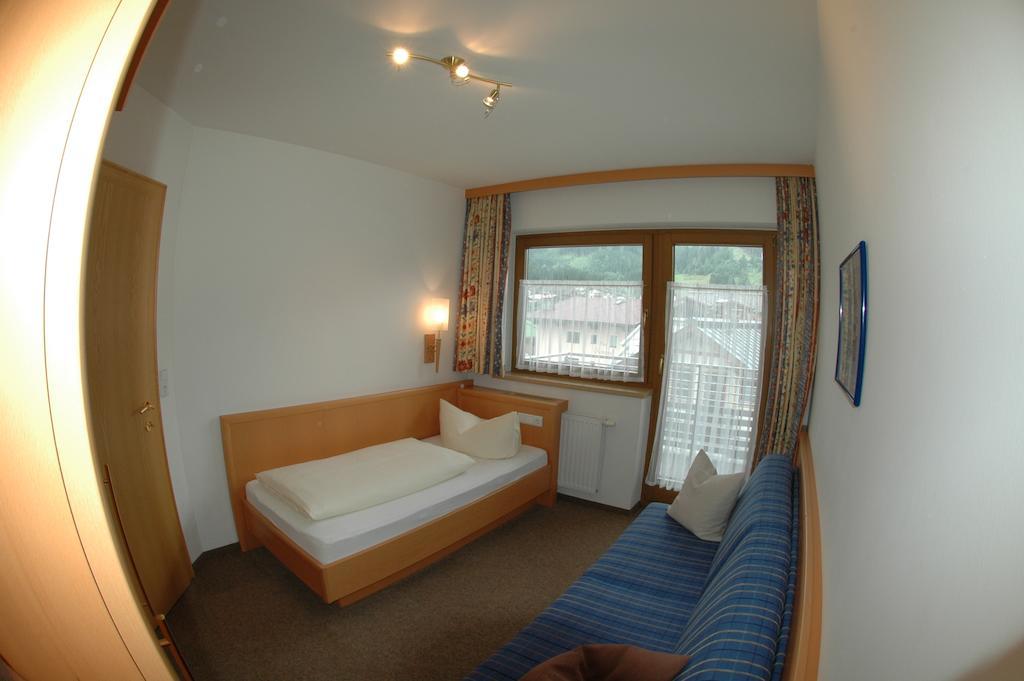 Hotel Garni Jennewein Mayrhofen Rom bilde